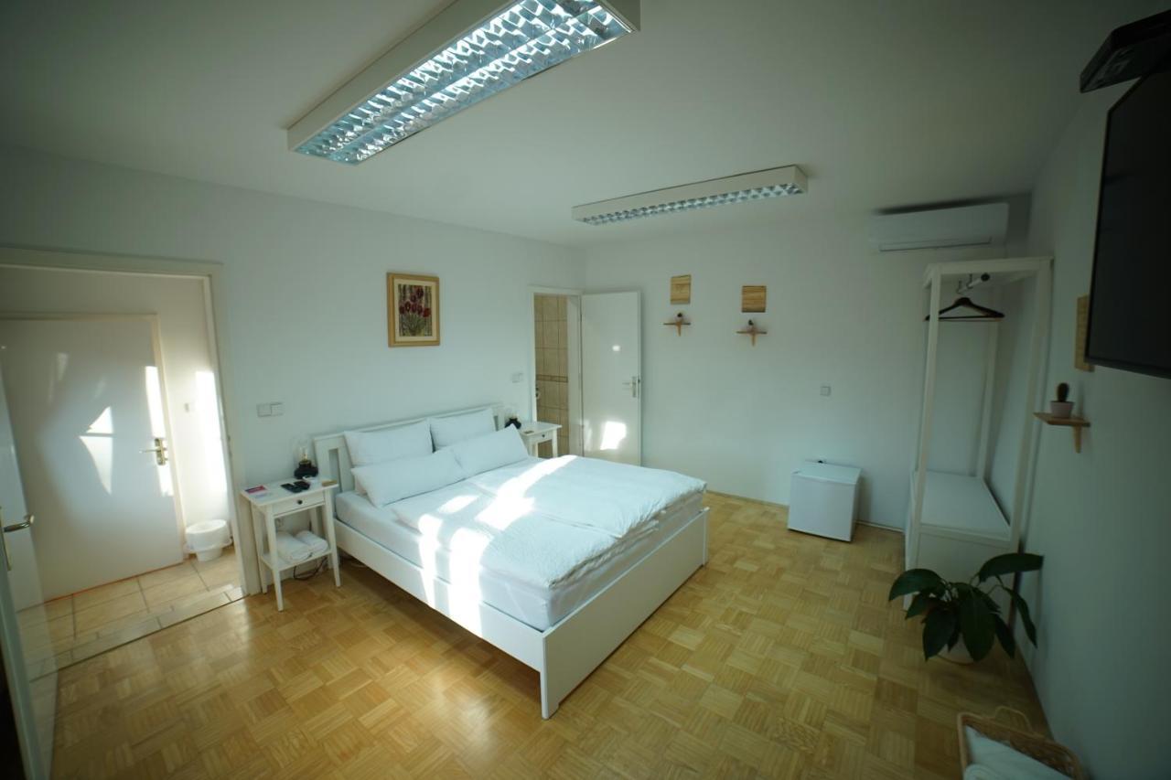 Sobe Prostija Apartment Ptuj Luaran gambar