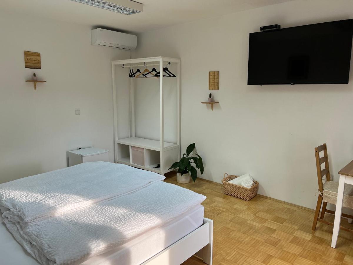 Sobe Prostija Apartment Ptuj Luaran gambar